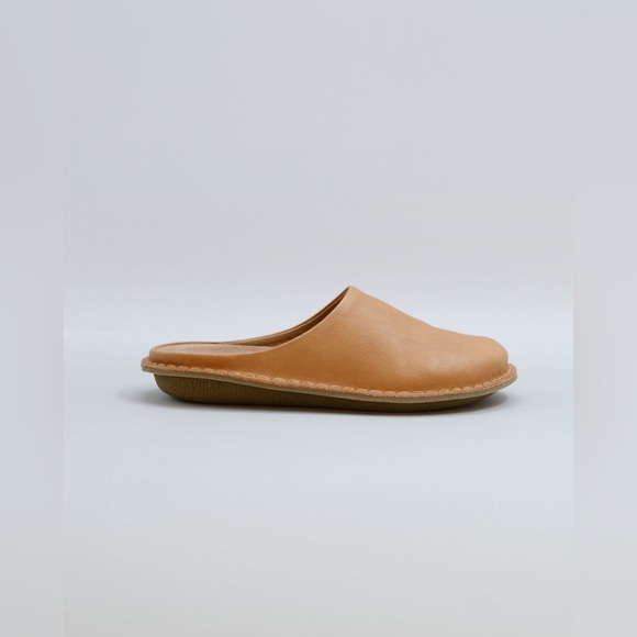 VIBAE Roma Leather Fawn Tan Unisex Outdoor Slipper Slide Women’s size 9 Men’s 6 - Picture 11 of 12